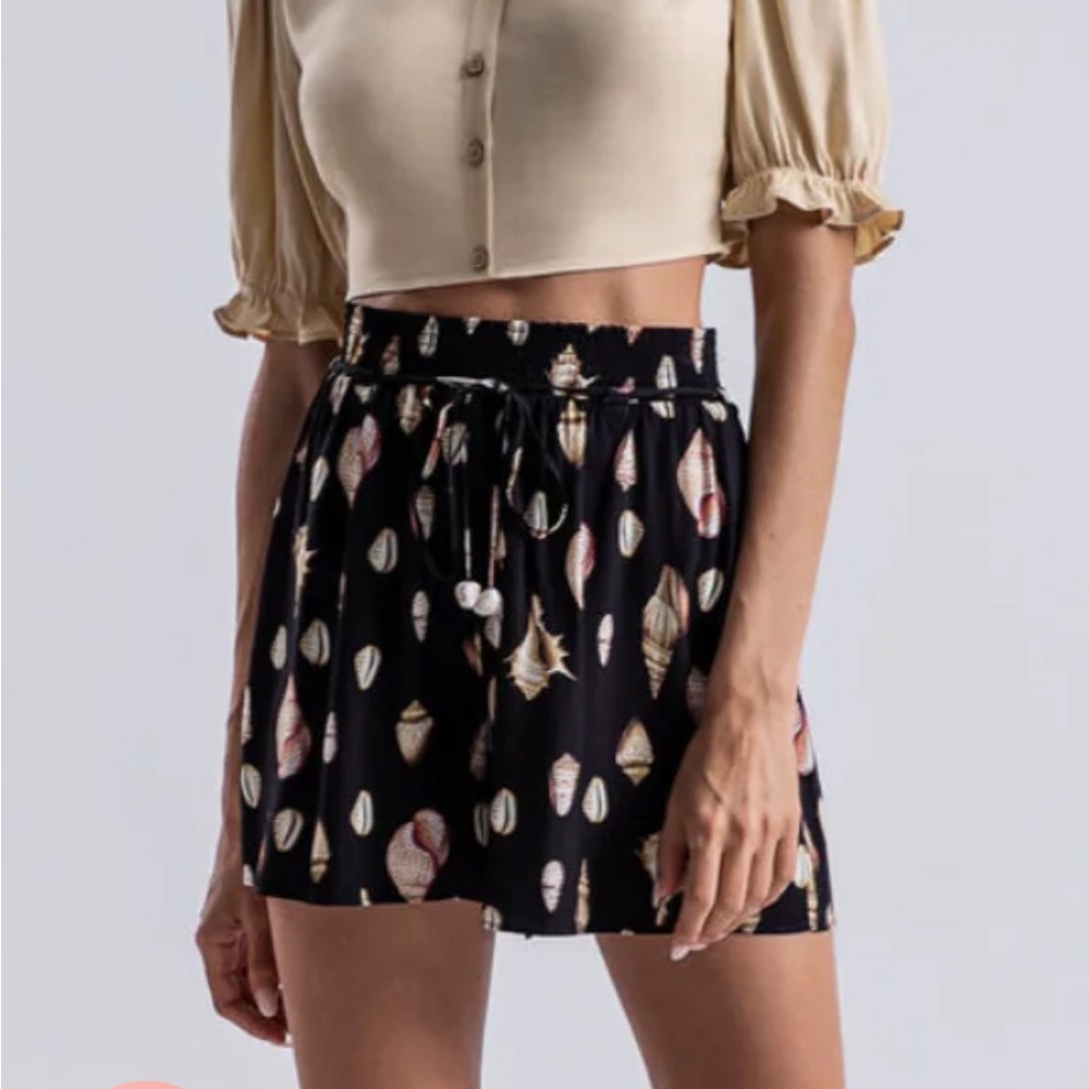 Shell print short by Lez a Lez NWT